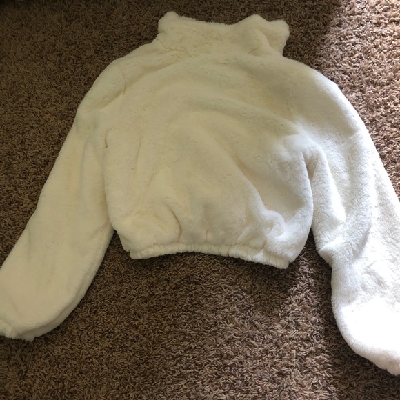 AKIRA Emory Park Ivory Faux Fur Half Zip Size S - Picture 7 of 7